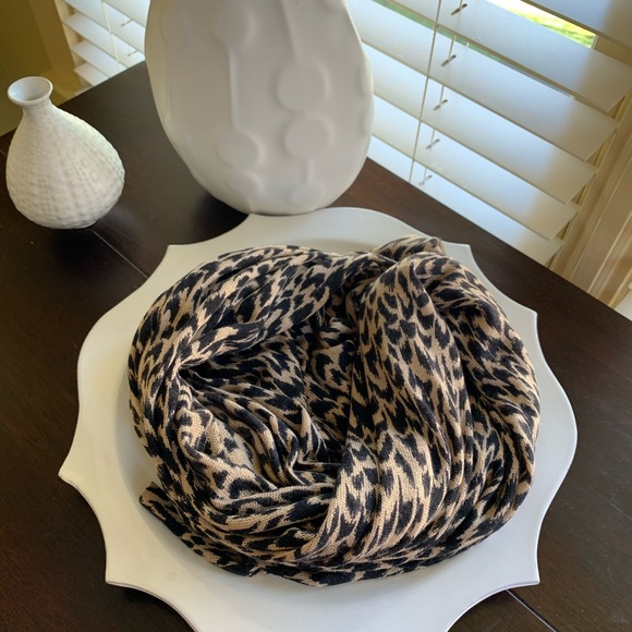 unknown Accessories - Super soft and cozy animal print shawl scarf.